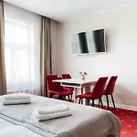 Bed & Breakfast Kamienica Pod Neptunem - Rynek - Sniadanie W Cenie - 200m Do Molo