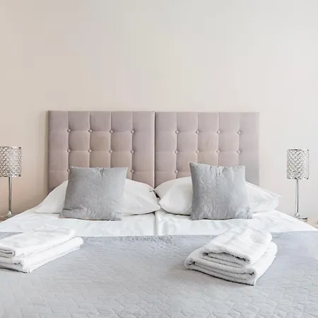 Kamienica Pod Neptunem - Rynek - Sniadanie W Cenie - 200m Do Molo Bed and breakfast 4*