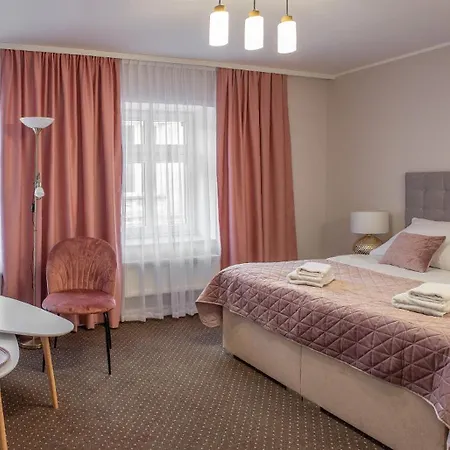 Bed and breakfast Kamienica Pod Neptunem - Rynek - Sniadanie W Cenie - 200m Do Molo Puck