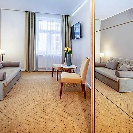 Kamienica Pod Neptunem - Rynek - Sniadanie W Cenie - 200m Do Molo Bed and breakfast Puck