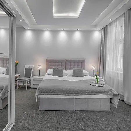 Kamienica Pod Neptunem - Rynek - Sniadanie W Cenie - 200m Do Molo Bed and breakfast Puck