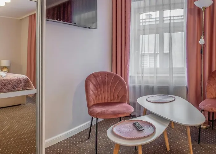 Kamienica Pod Neptunem - Rynek - Sniadanie W Cenie - 200m Do Molo