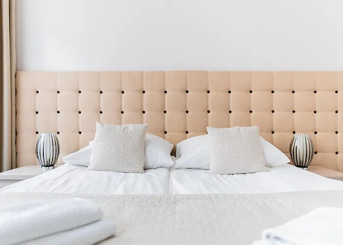 Bed & Breakfast Kamienica Pod Neptunem - Rynek - Sniadanie W Cenie - 200m Do Molo