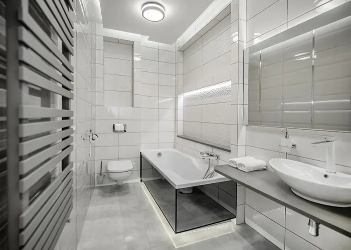 Kamienica Pod Neptunem - Rynek - Sniadanie W Cenie - 200m Do Molo