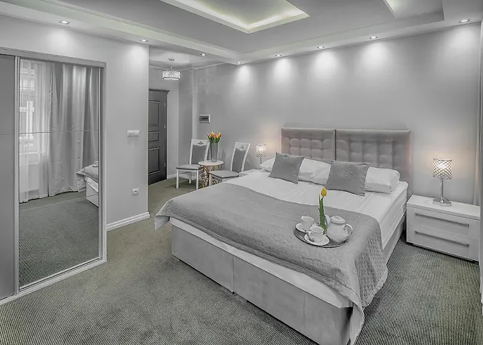 Kamienica Pod Neptunem - Rynek - Sniadanie W Cenie - 200m Do Molo Bed and breakfast 4*