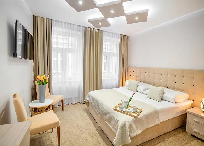 Kamienica Pod Neptunem - Rynek - Sniadanie W Cenie - 200m Do Molo Couette-café 4*